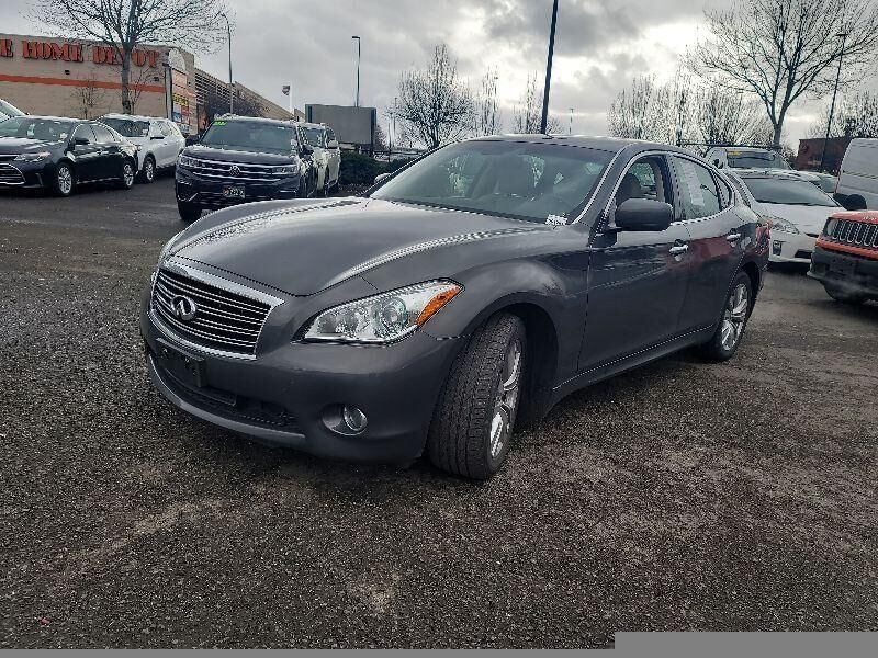 Infiniti M56