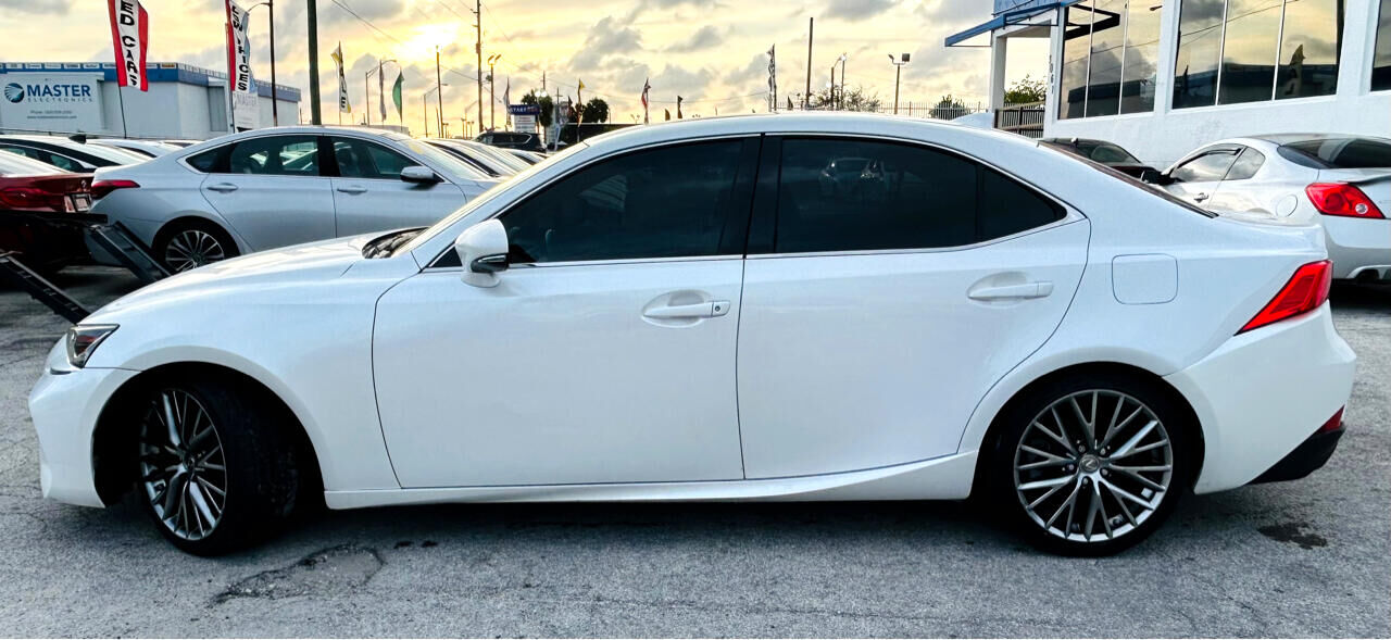 2017 Lexus IS
