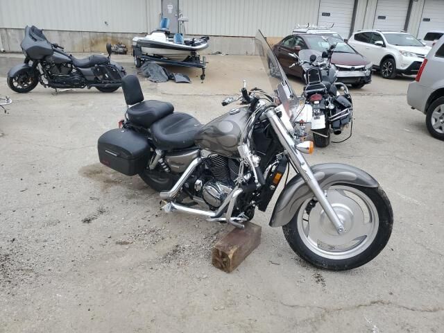 Honda VT1100C2 (SHADOW SABRE)