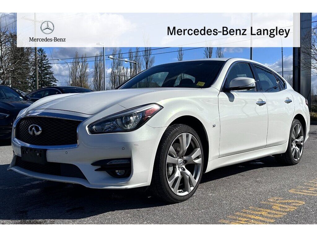 Infiniti Q70
