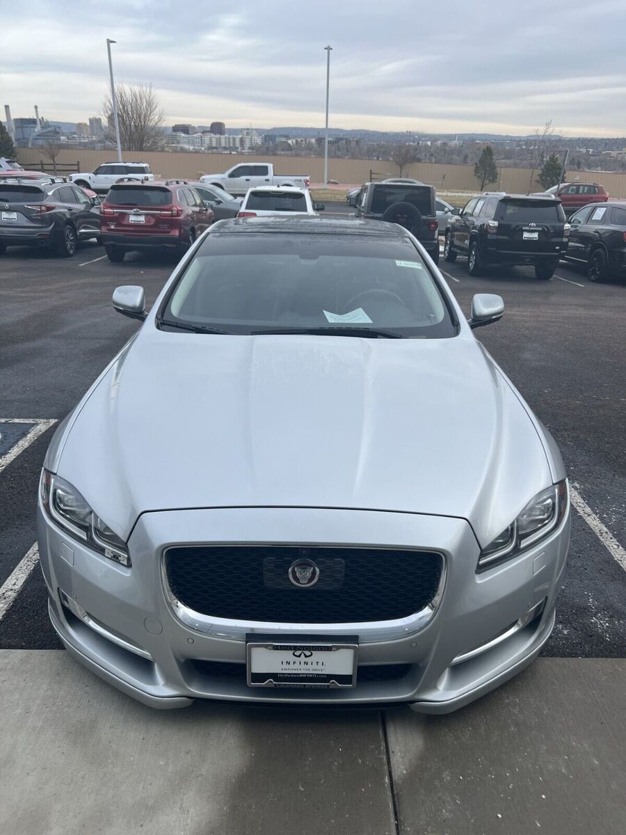 Jaguar XJ