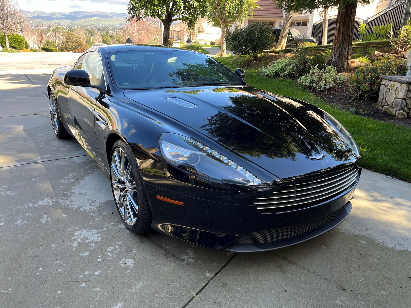 Aston Martin DB9