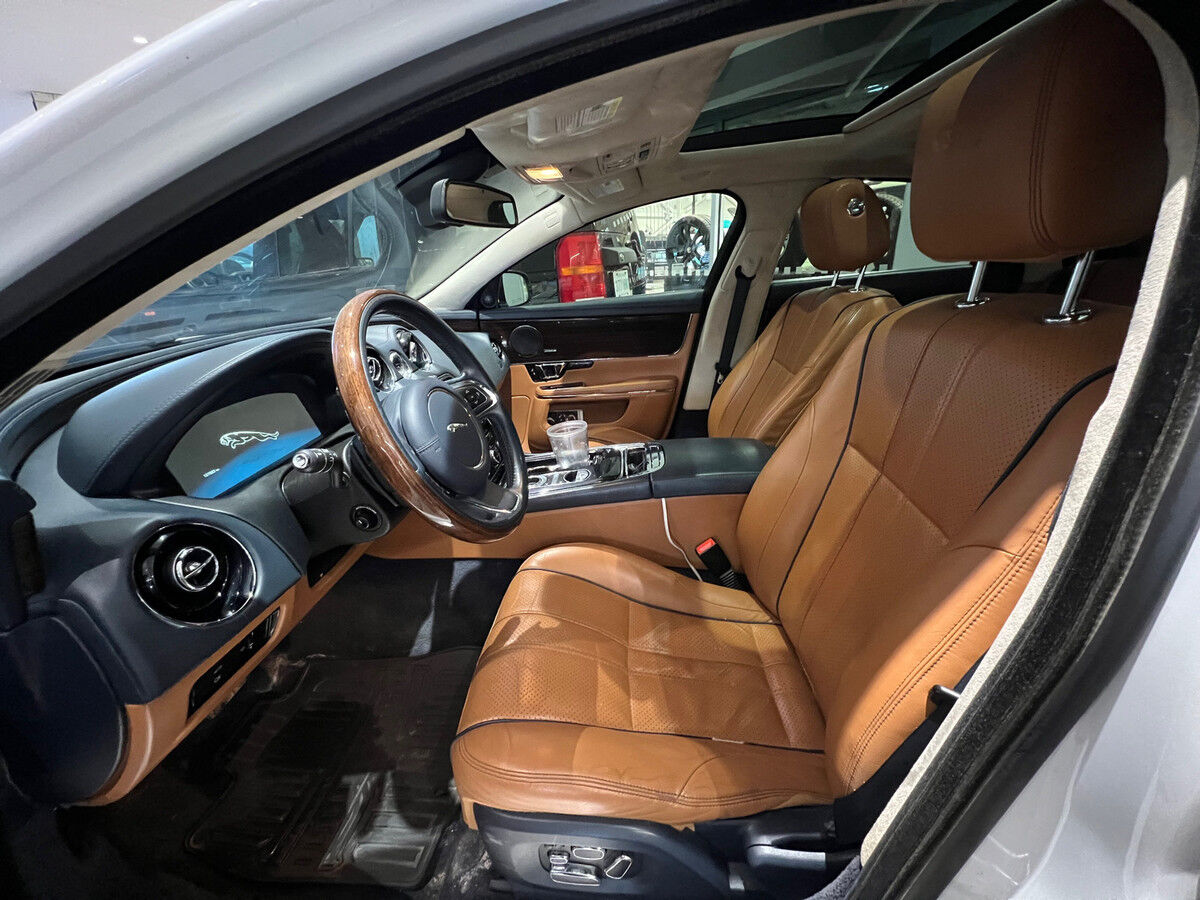 Jaguar XJ