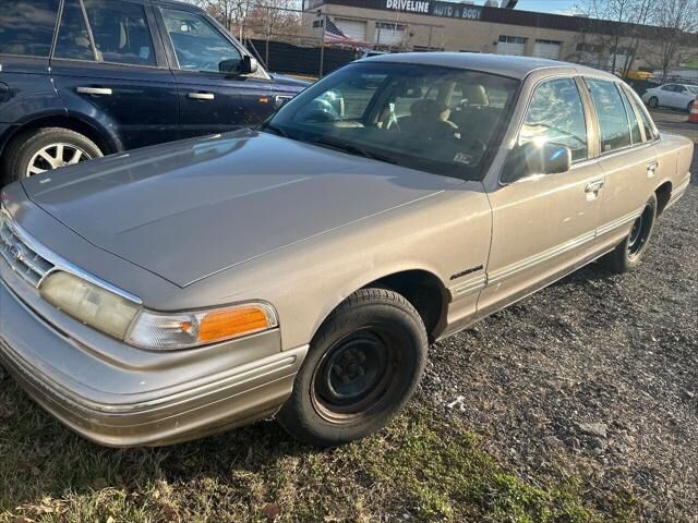 Ford Crown Victoria
