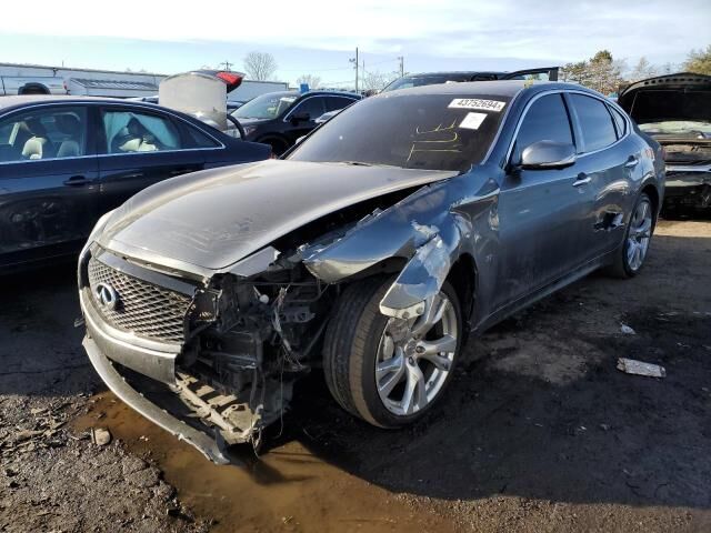 Infiniti Q70