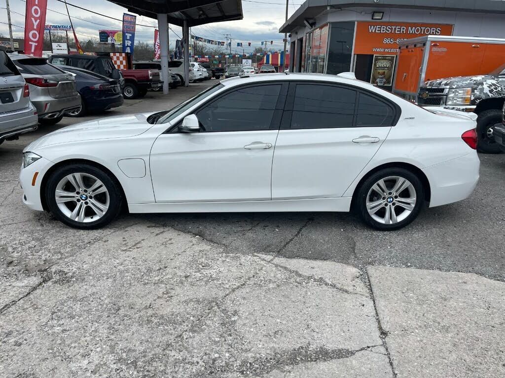 BMW 330e