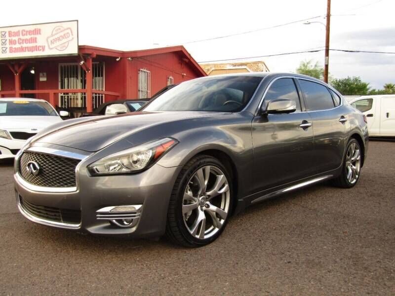 Infiniti Q70L