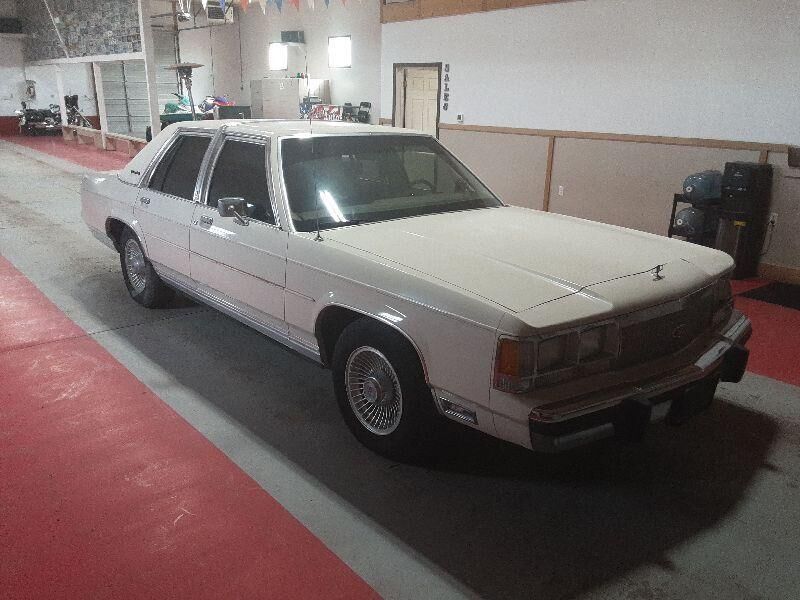 Ford Crown Victoria