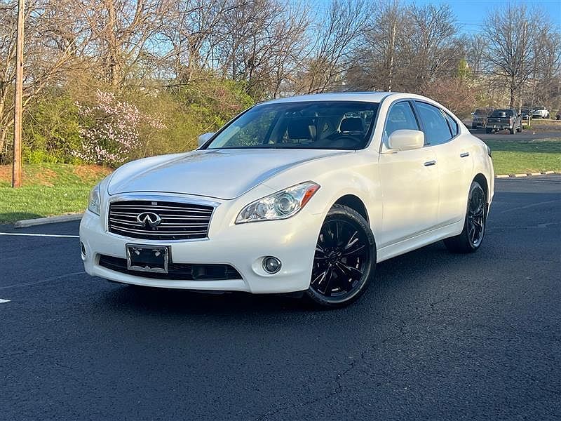 Infiniti M56