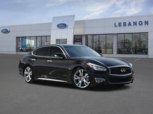 Infiniti Q70L