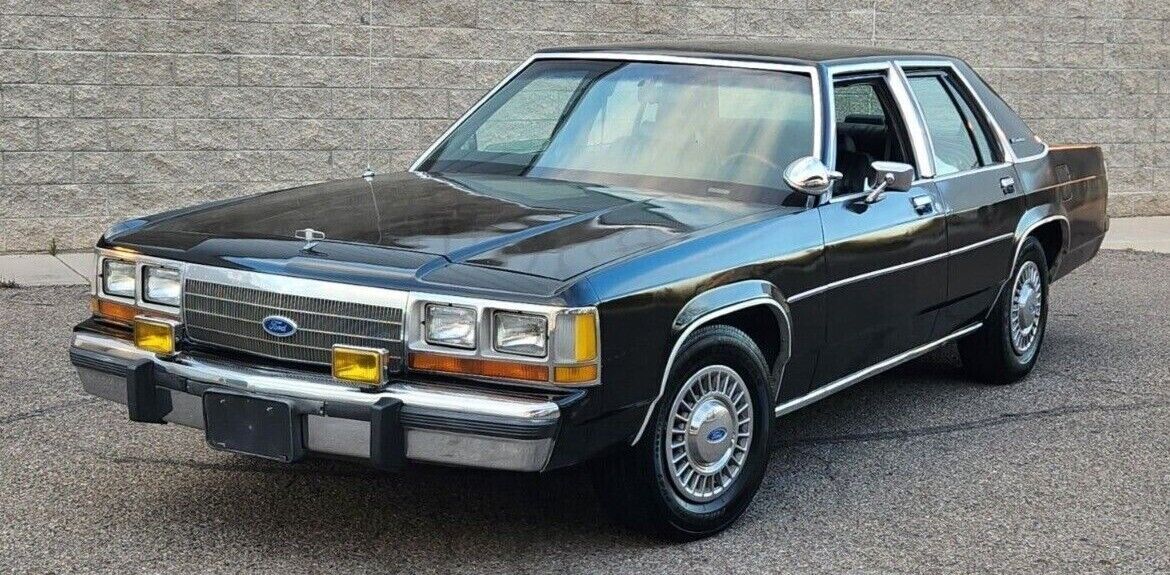 Ford Crown Victoria