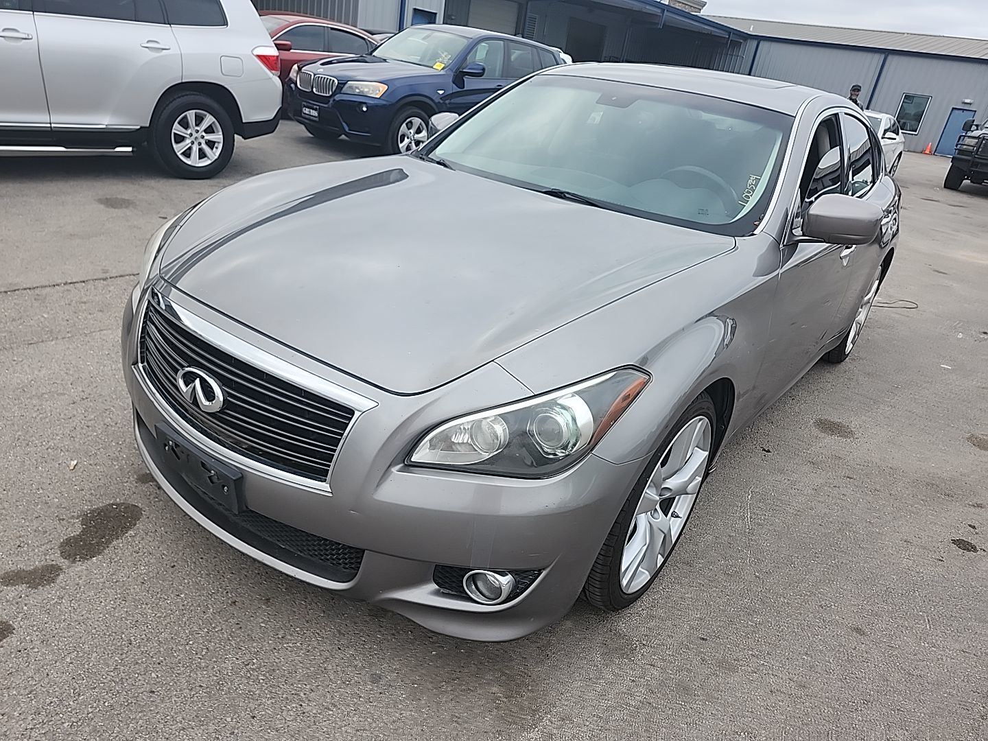 Infiniti M56