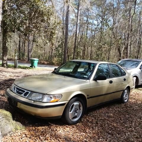 Saab 900