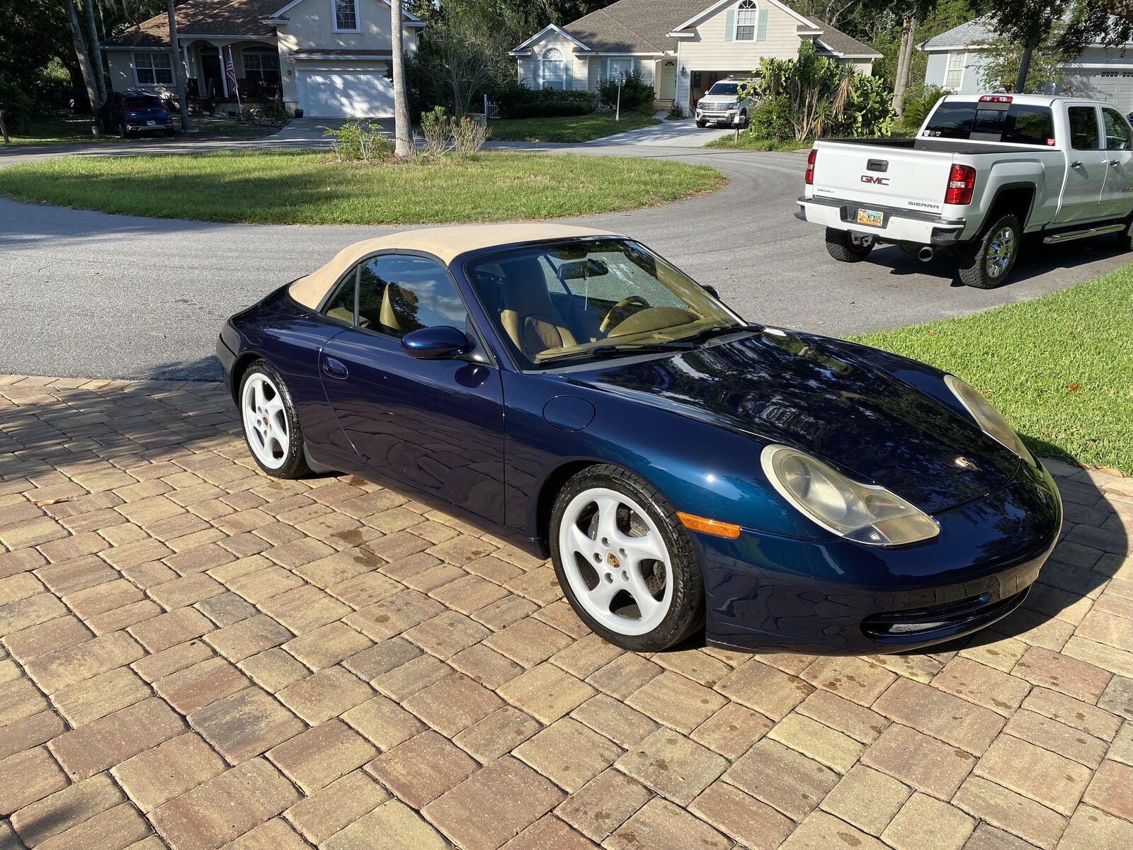 PORSCHE