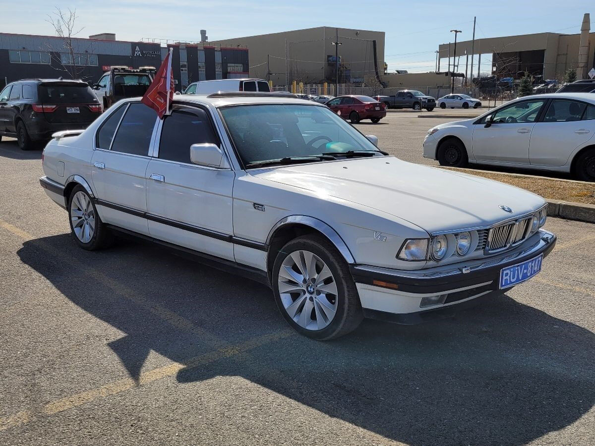 BMW 740i