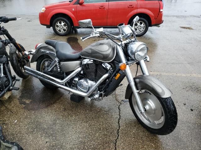 Honda VT1100C2 (SHADOW SABRE)