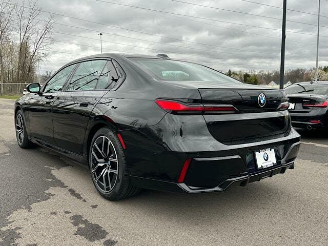 2023 BMW 740i