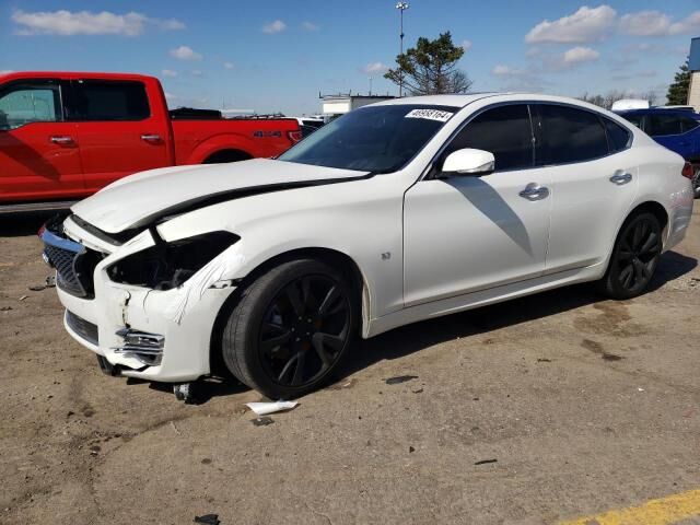 Infiniti Q70