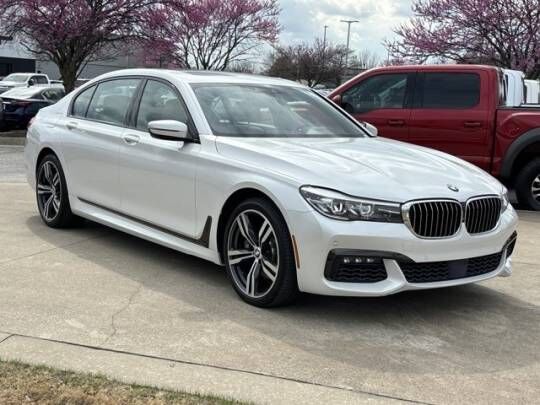 BMW 740i