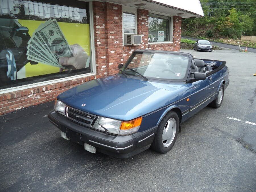 Saab 900