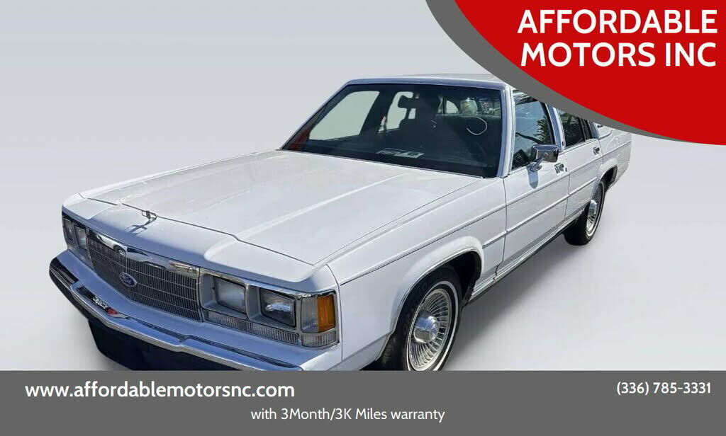 Ford Crown Victoria