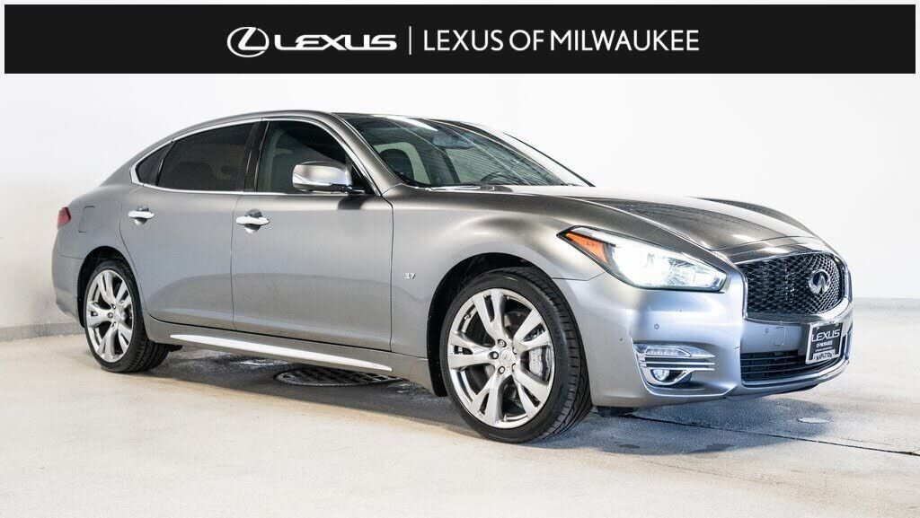 Infiniti Q70L