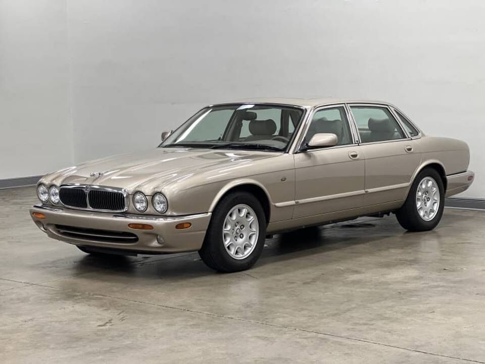 Jaguar XJ8