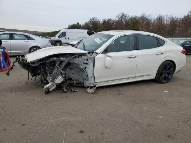Infiniti M56