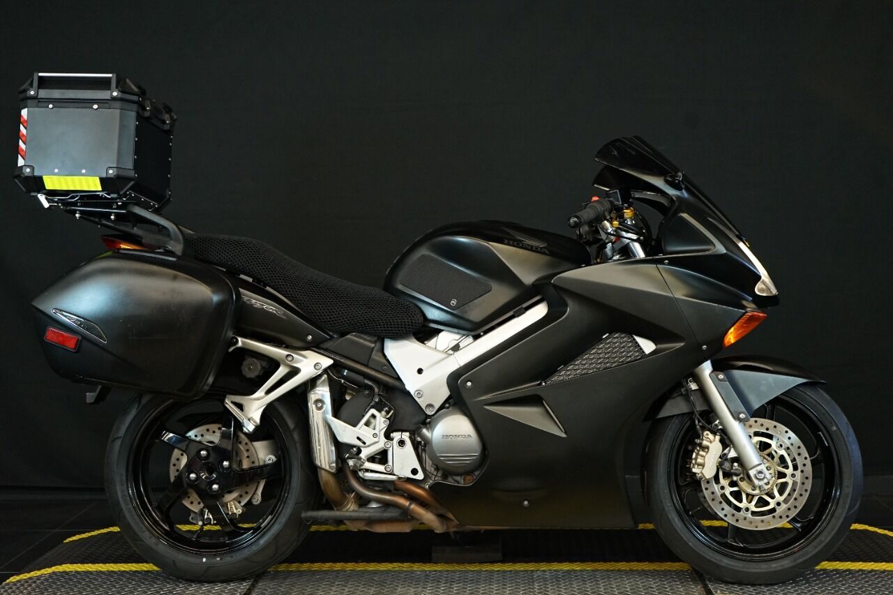 Honda VFR800A (INTERCEPTOR)