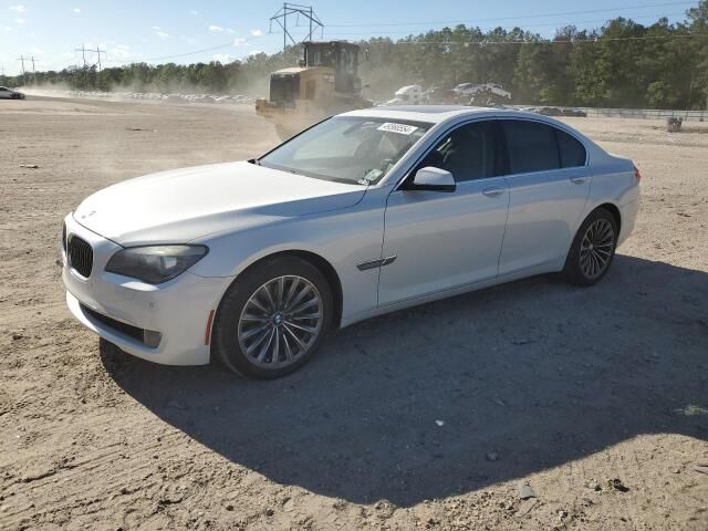 BMW 740i