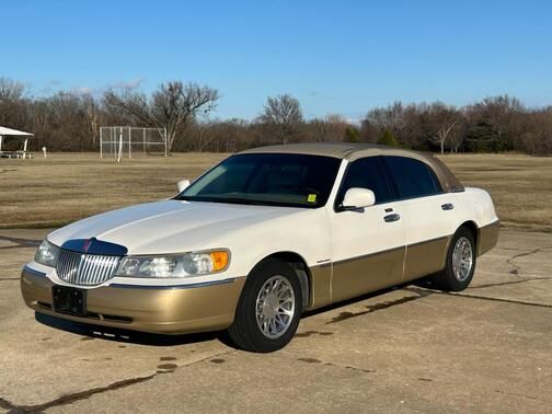 2001 LINCOLN Town Car
