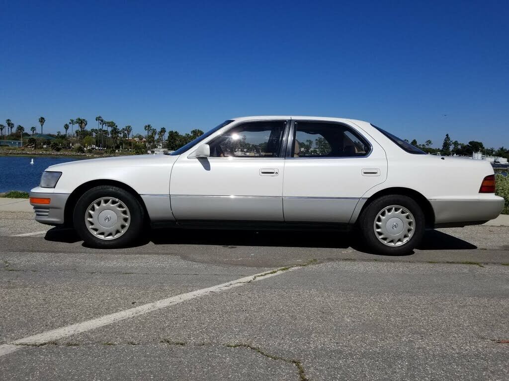 Lexus LS
