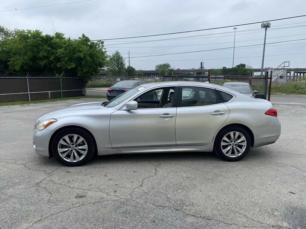 Infiniti M56