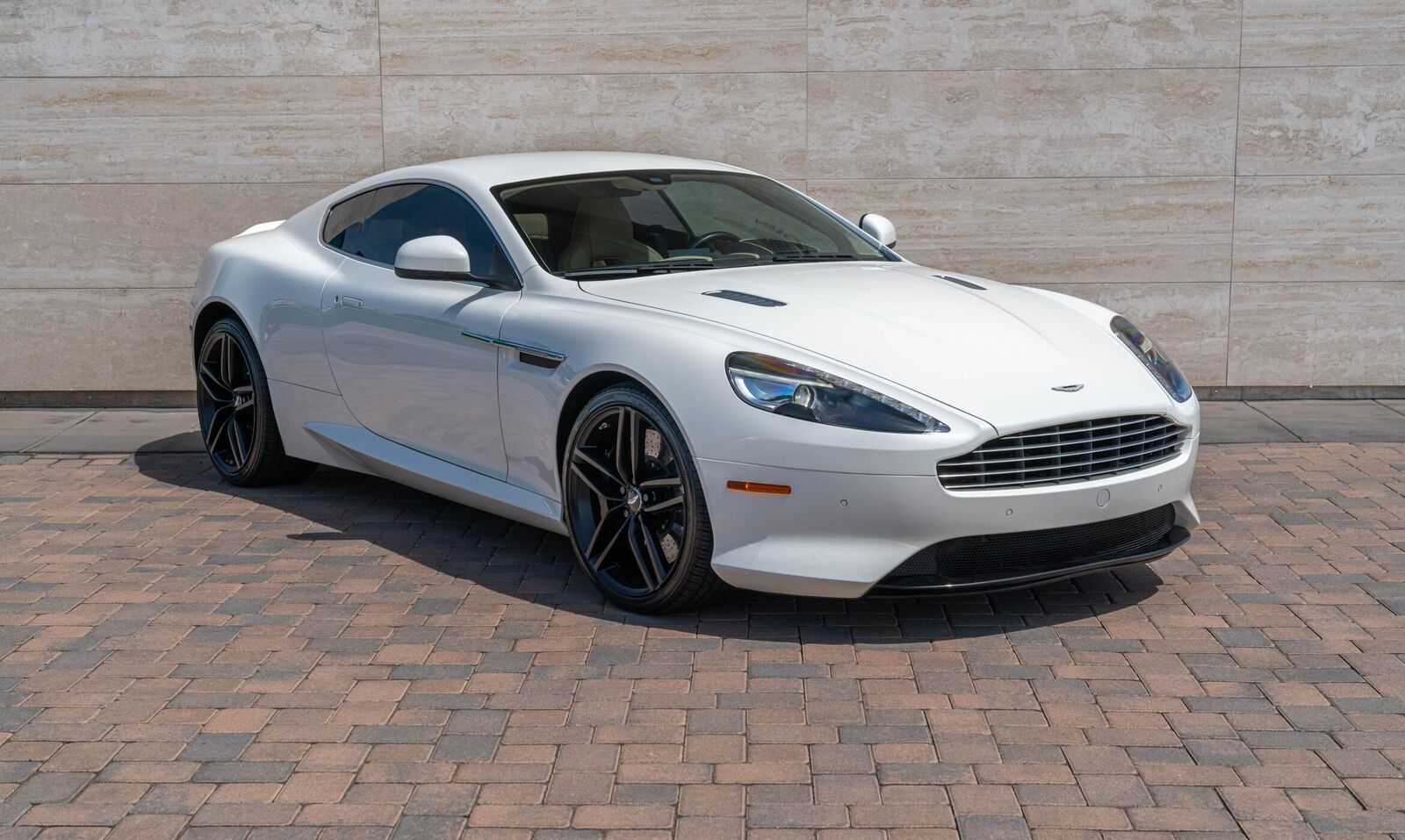 Aston Martin DB9