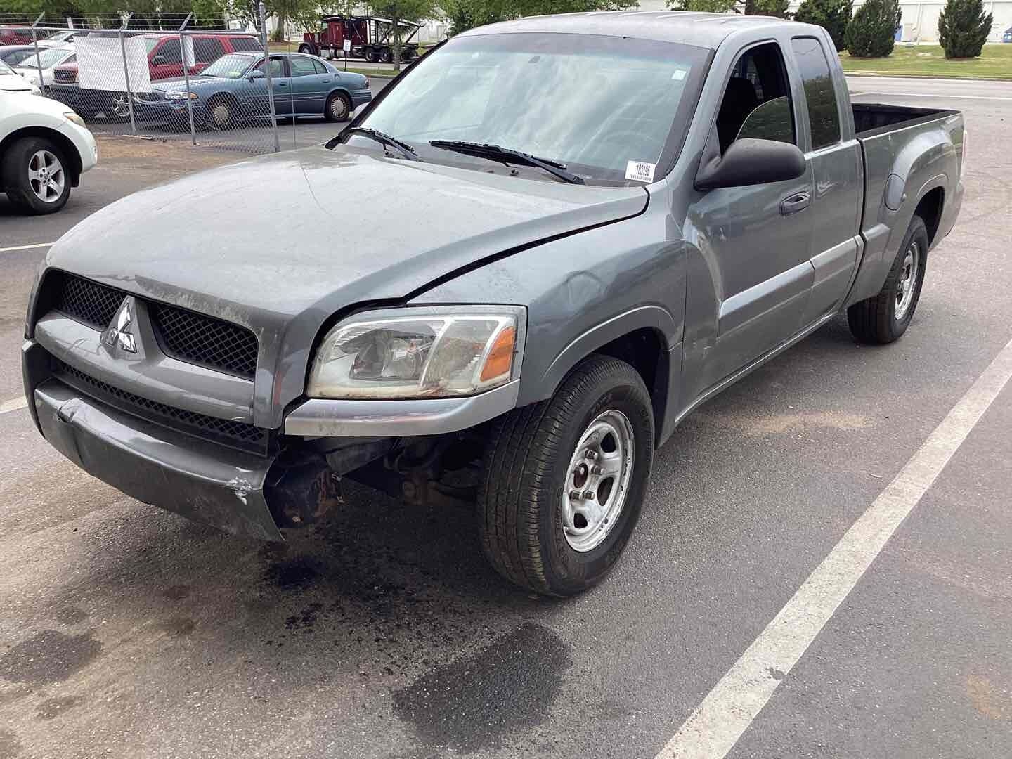 Mitsubishi Raider