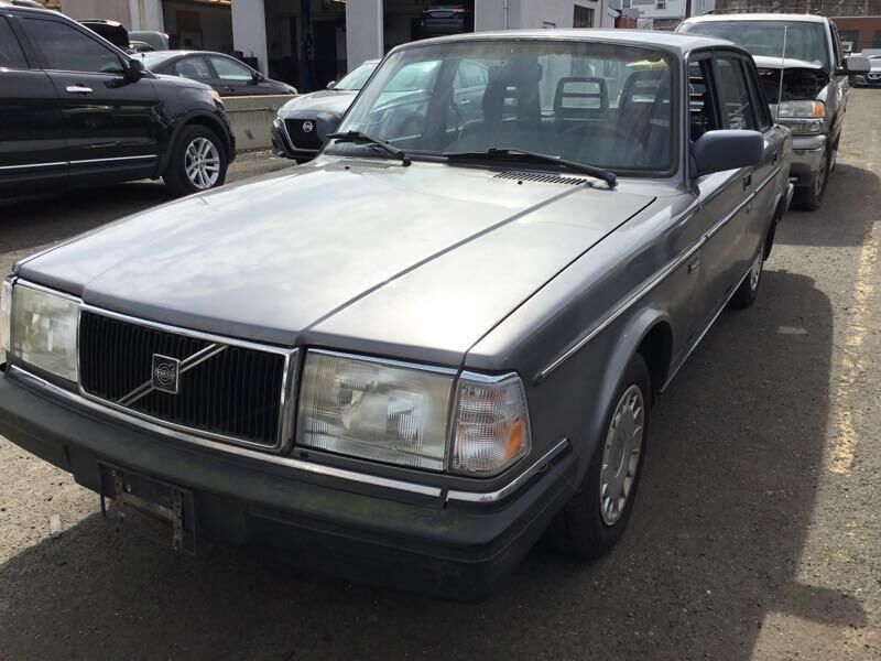 Volvo 240 Series