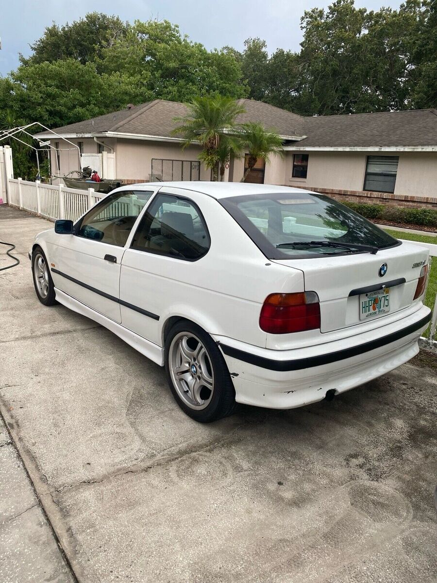 BMW 318ti