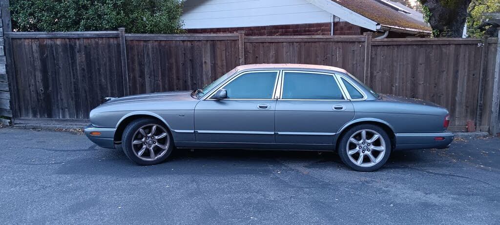 Jaguar XJR