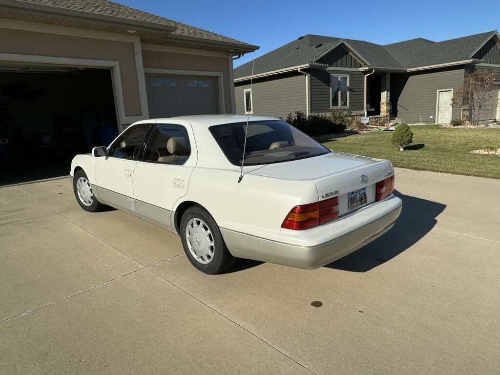 Lexus LS