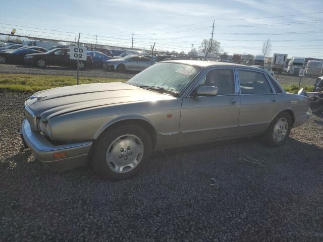Jaguar XJ6