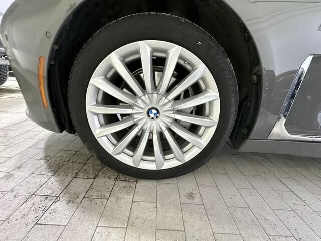 2022 BMW 740i