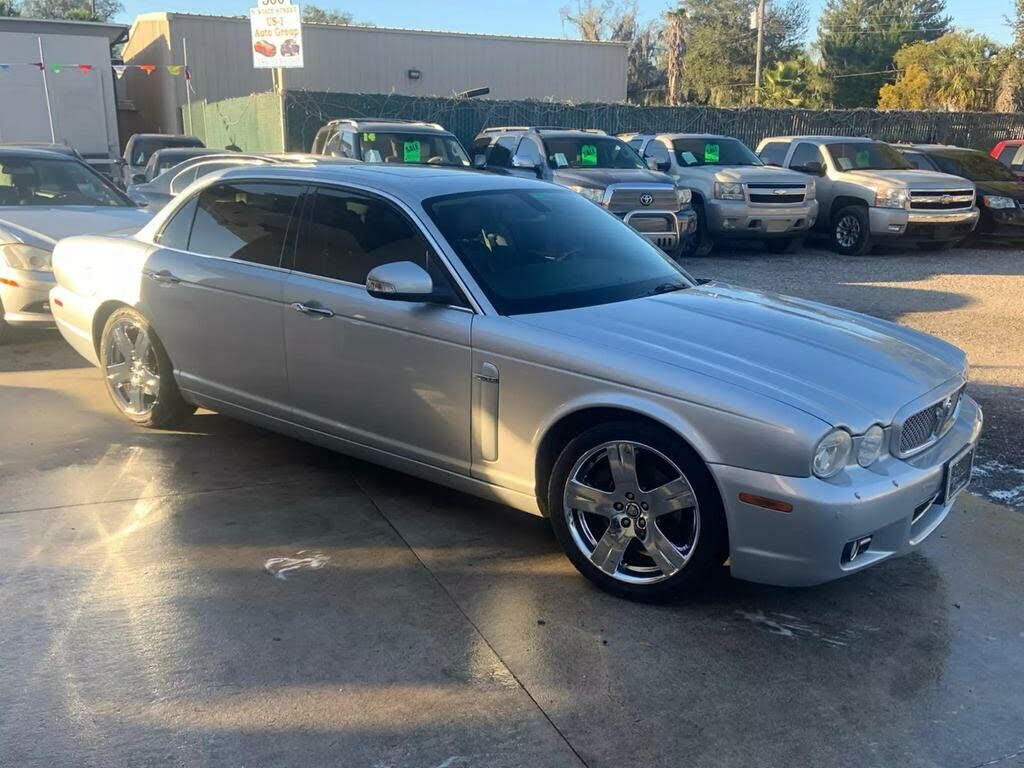 Jaguar XJ