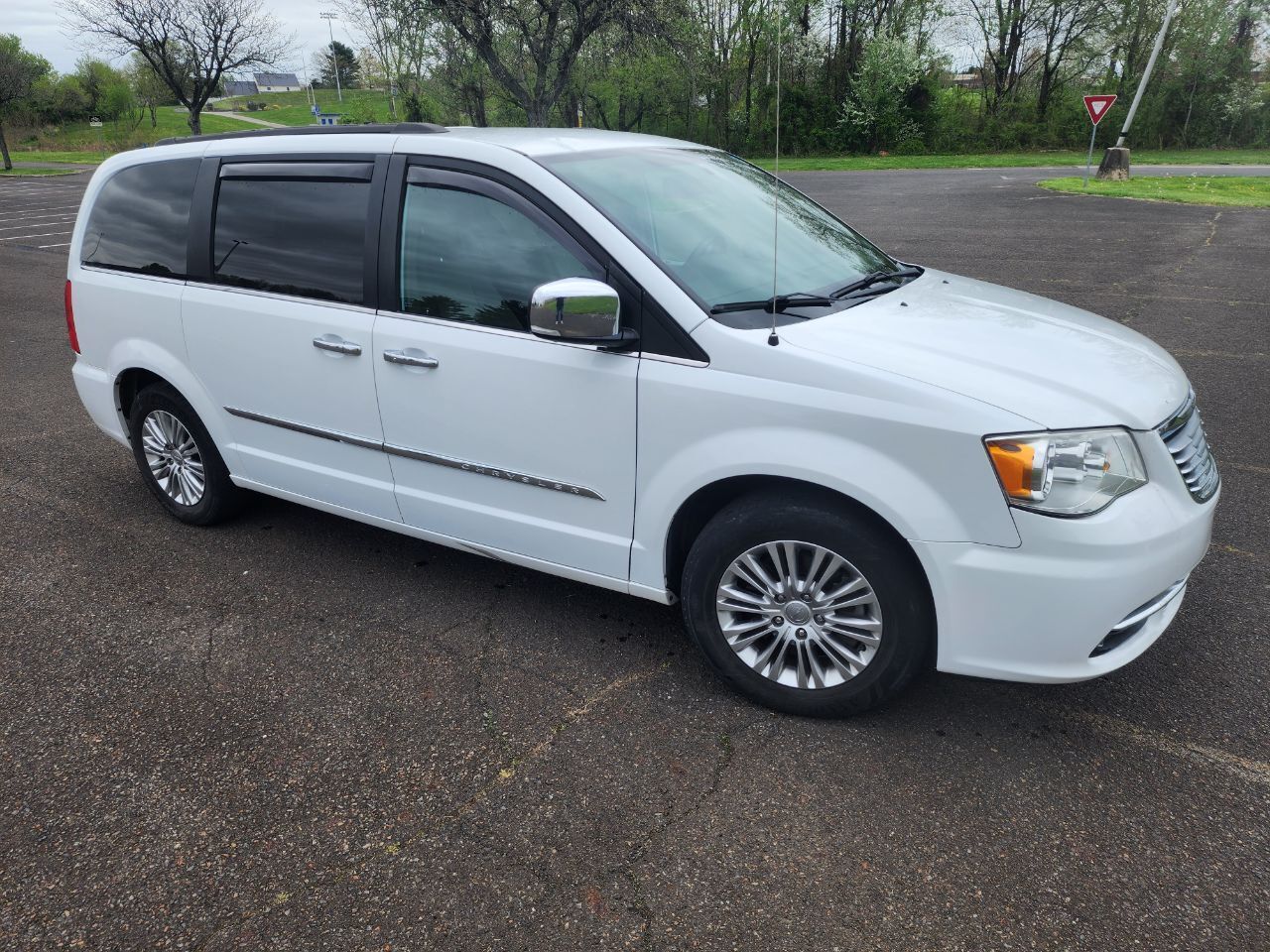 2015 CHRYSLER Town and Country