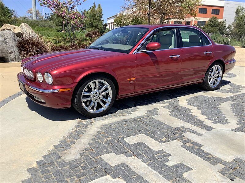 Jaguar XJR