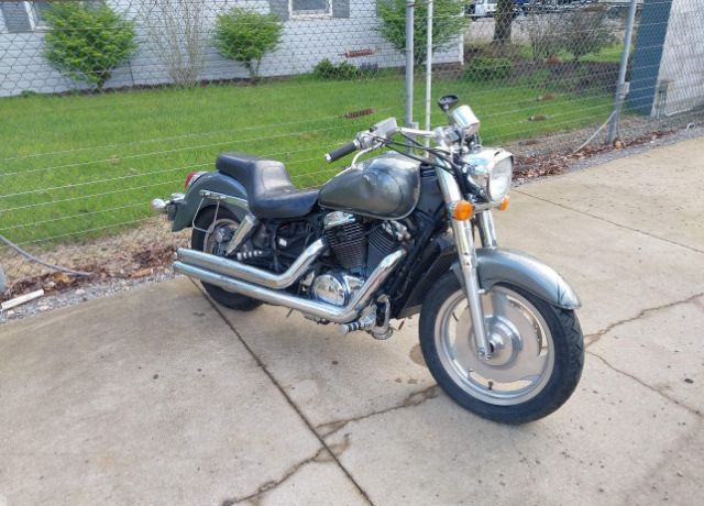Honda VT1100C2 (SHADOW SABRE)