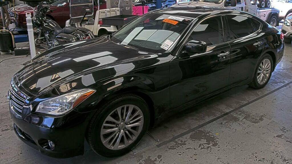 Infiniti M56
