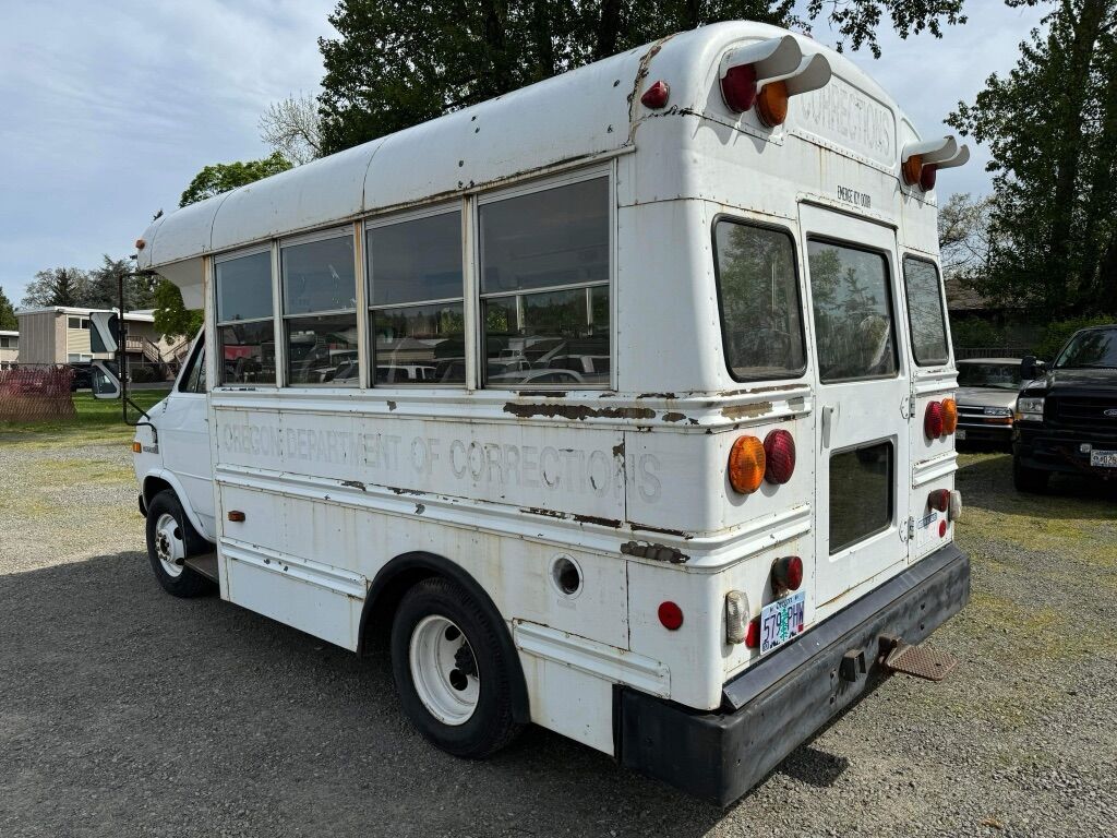 GMC Cutaway Van
