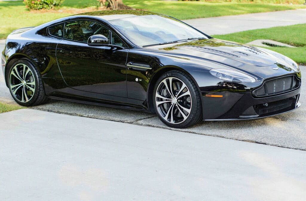 Aston Martin V12 Vantage