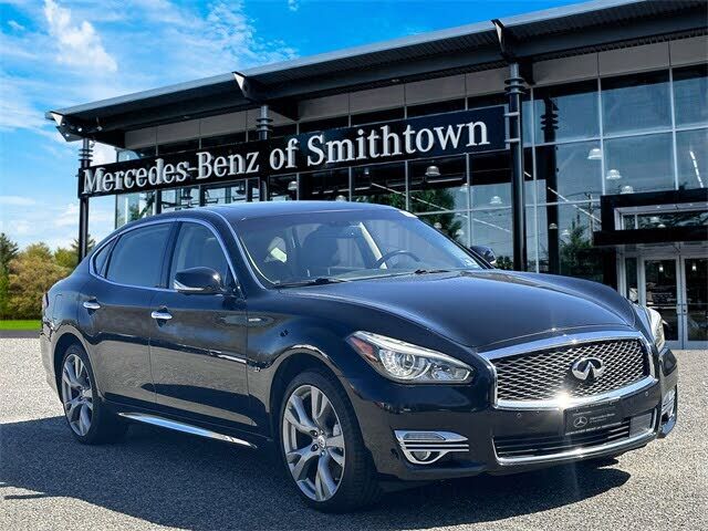Infiniti Q70L