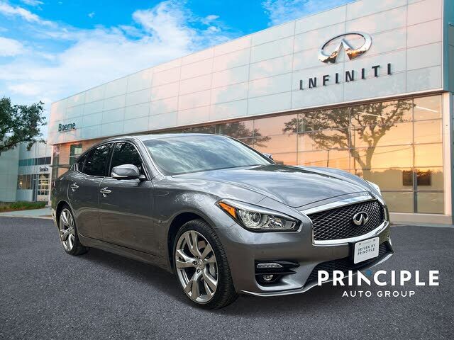 Infiniti Q70